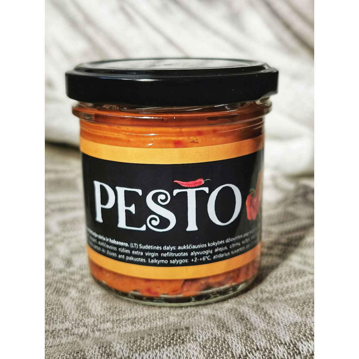 PEPERESTO - spicy pepper pesto with hard cheese